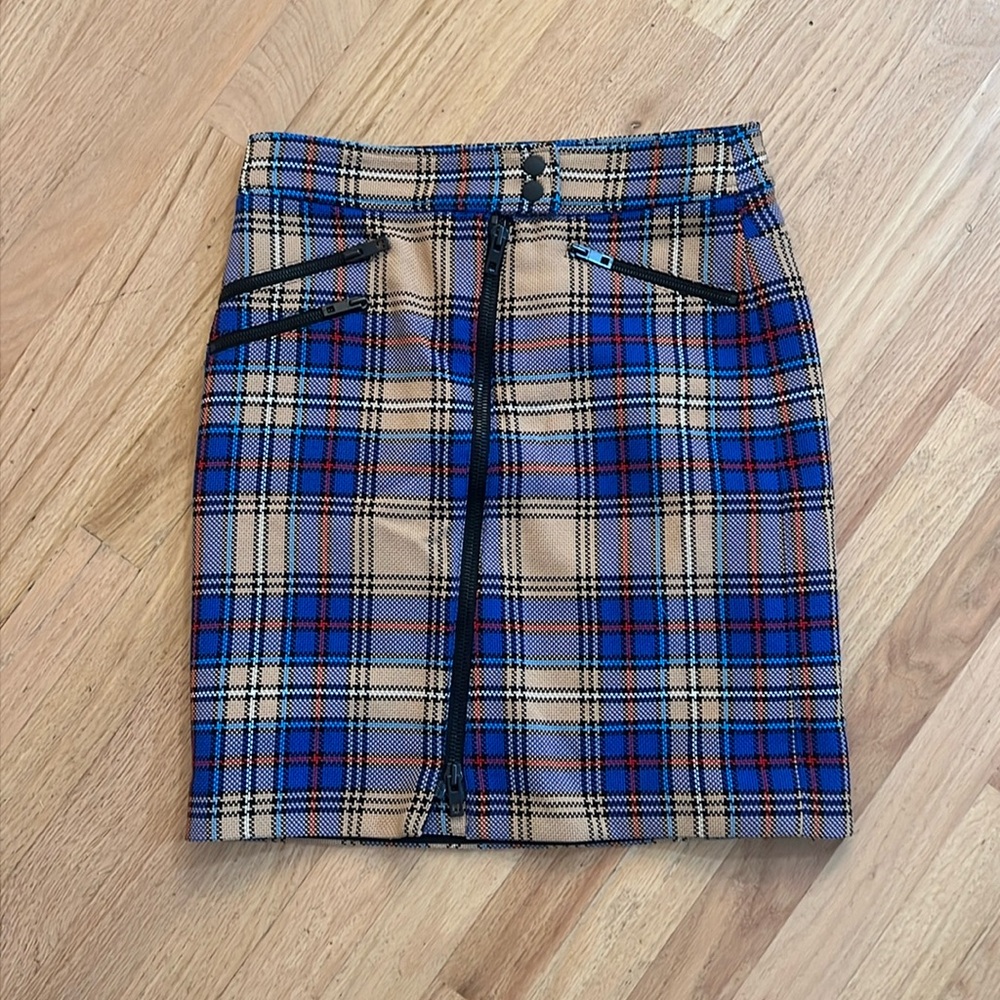Rag&bone skirt hits above knee. High quality tweed and zippers